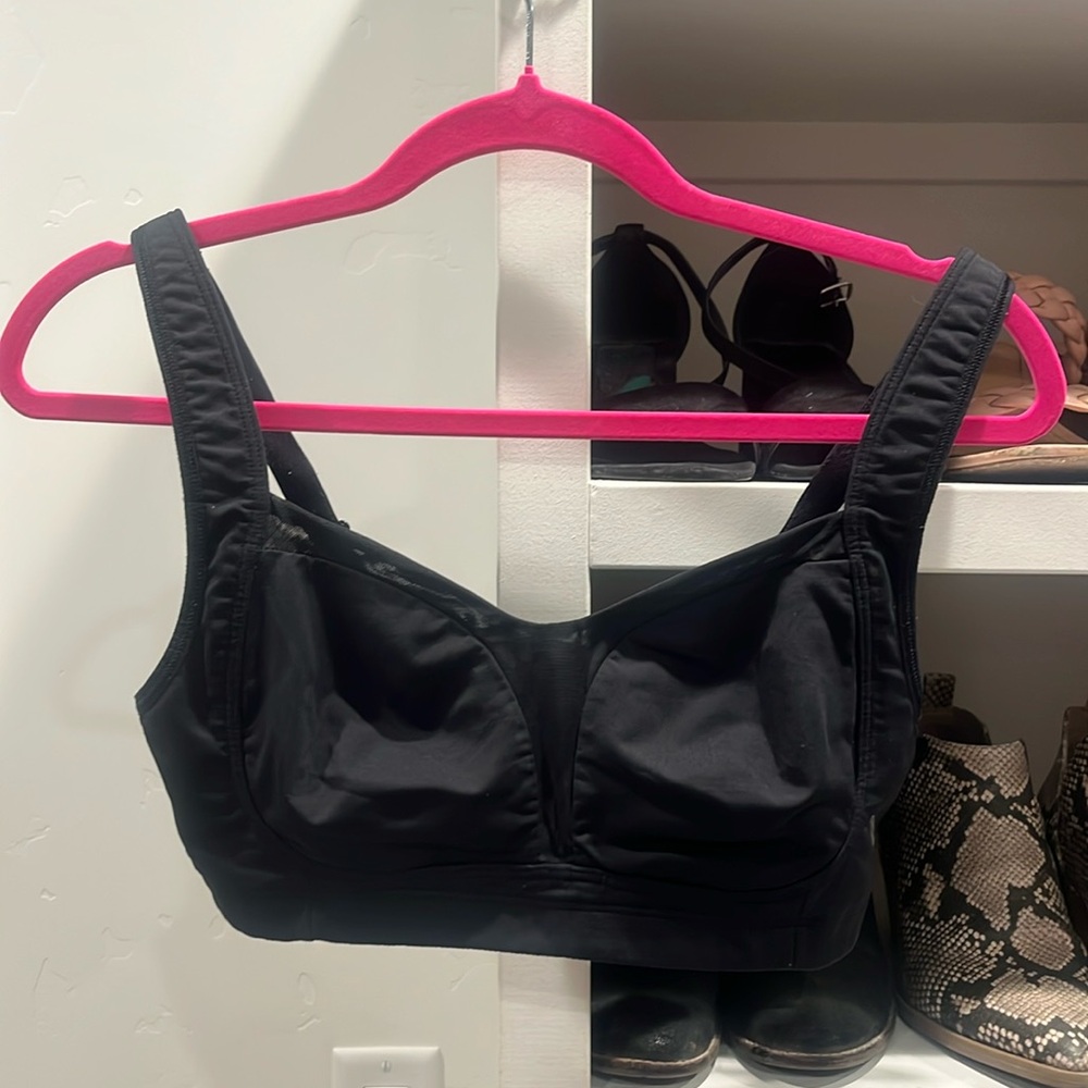 Lululemon medium support bra. Size 6.
